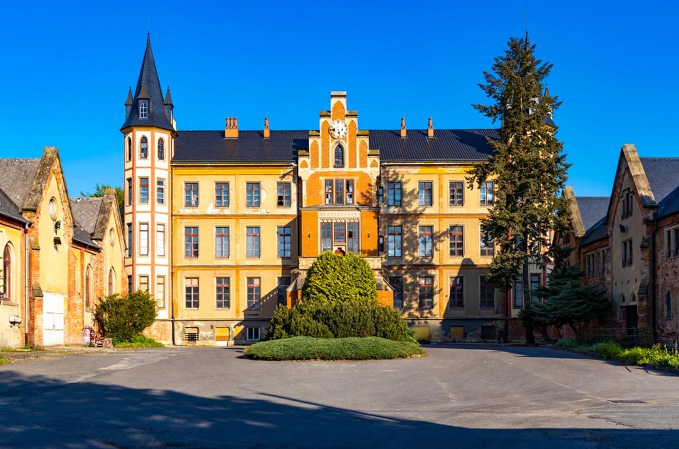 Bzenecký zámek
